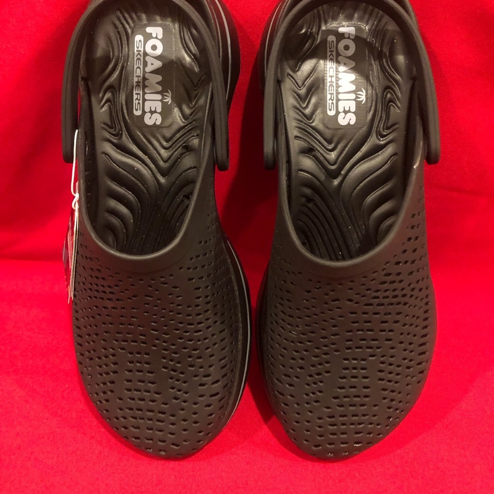 Skechers foamiest clogs.